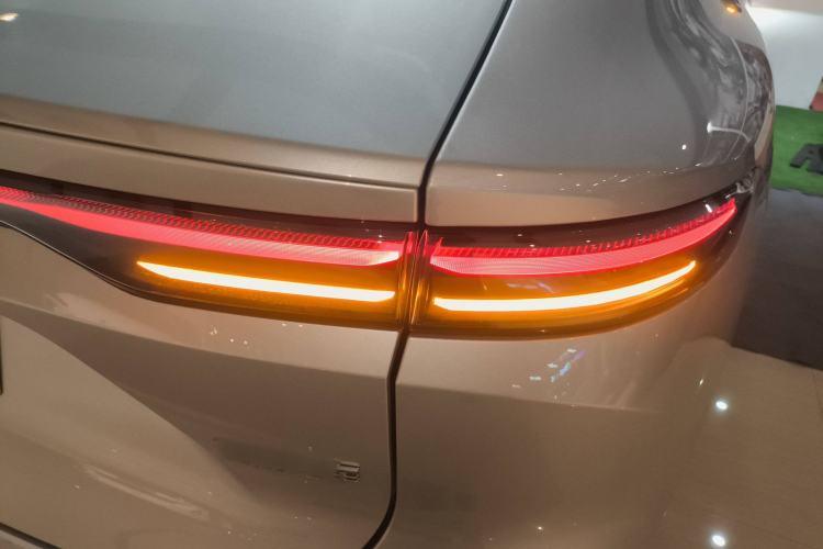 Used Nio EC7 2023 75 kWh Right Rear Taillight