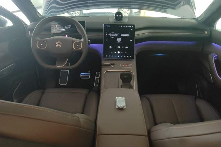 Used Nio EC7 2024 75 kWh Center Console