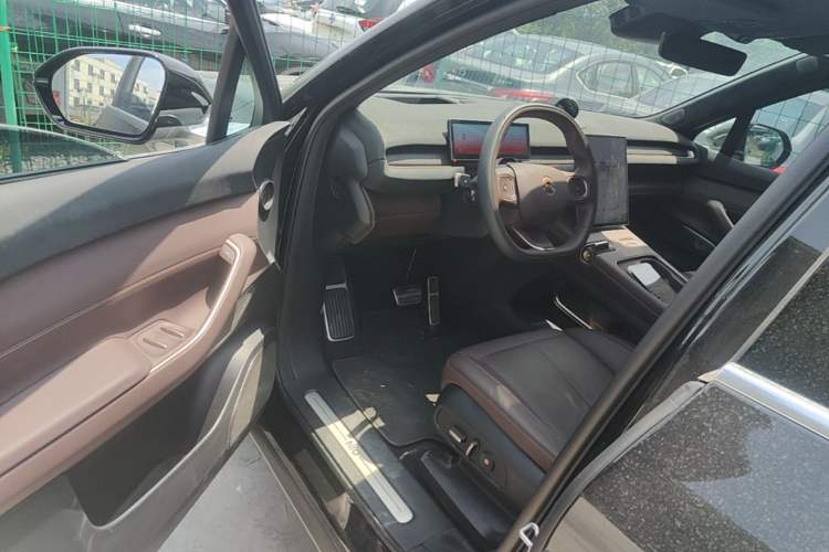 Used Nio EC7 2024 75 kWh Driver Seat