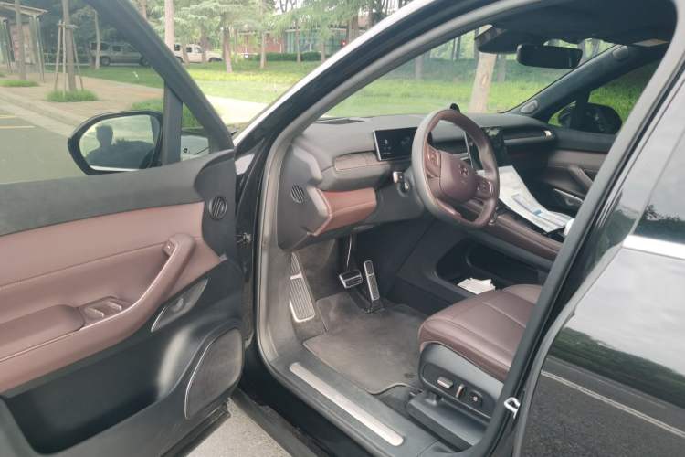 Used Nio EC7 2024 75 kWh Driver Seat
