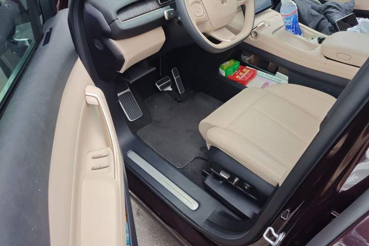 Used Nio EC7 2024 75 kWh Driver Seat
