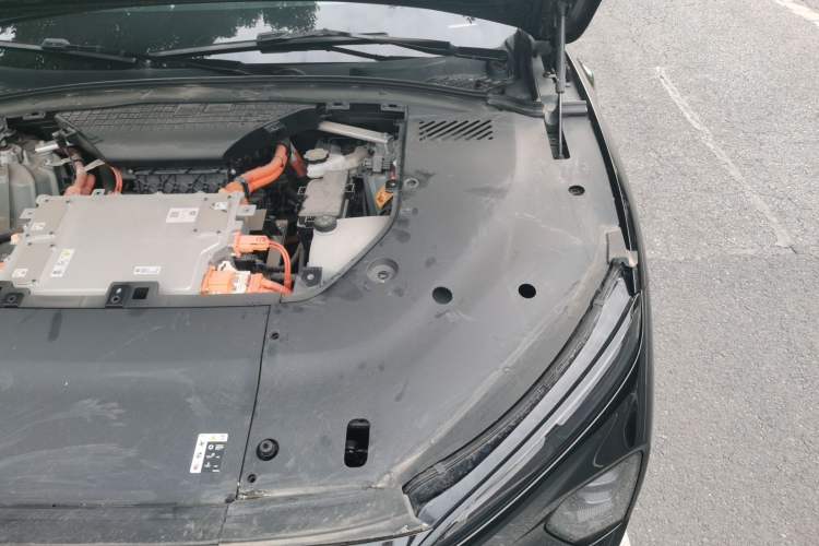 Used Nio EC7 2024 75 kWh Engine Bay Left