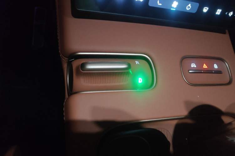 Used Nio EC7 2024 75 kWh Gear Lever