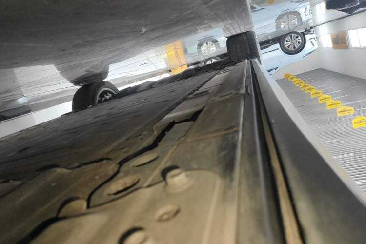 Used Nio EC7 2024 75 kWh Left Side Sill