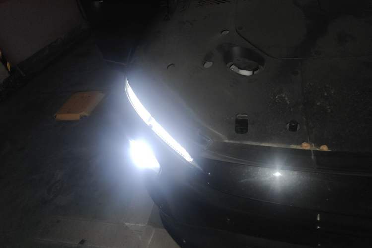 Used Nio EC7 2024 75 kWh Right Front Headlight
