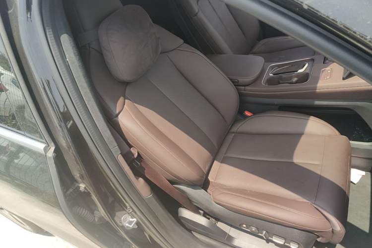 Used Nio EC7 2024 75 kWh Right Front Seat