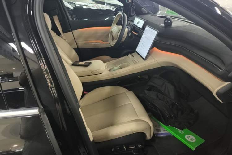 Used Nio EC7 2024 75 kWh Right Front Seat