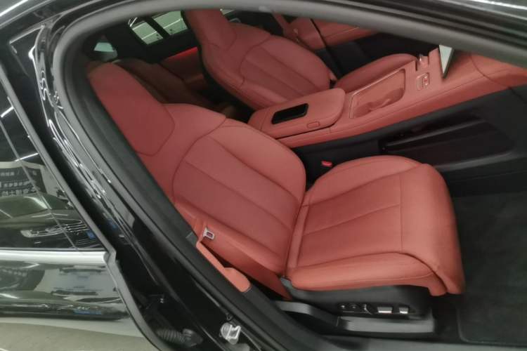 Used Nio EC7 2024 75 kWh Right Front Seat