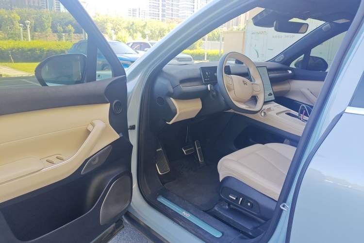 Used Nio EC7 2024 75 kWh Driver Seat
