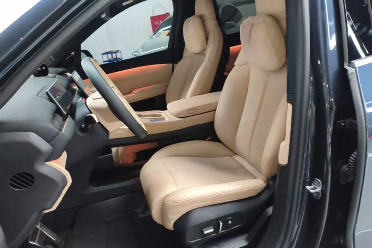 Used Nio EC7 2024 75 kWh Left Front Seat