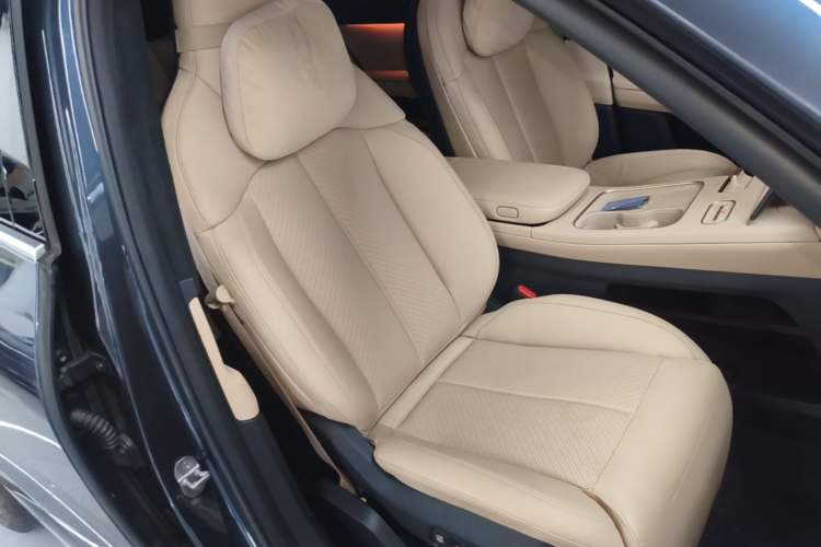 Used Nio EC7 2024 75 kWh Right Front Seat