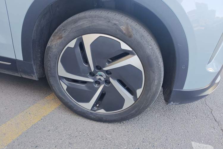 Used Nio EC7 2024 75 kWh Right Front Wheel Hub