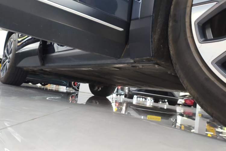 Used Nio EC7 2024 75 kWh Right Side Sill