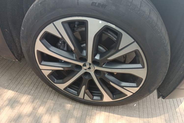Used Nio EC7 2024 75 kWh Right Front Wheel Hub