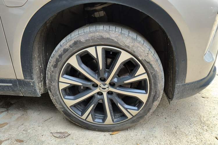 Used Nio EC7 2024 75 kWh Right Front Wheel Hub