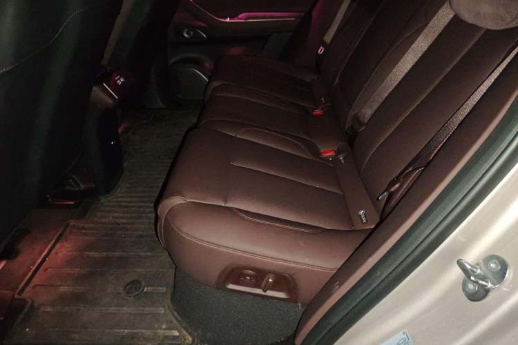 Used Nio EC7 2024 75 kWh Left Rear Seat