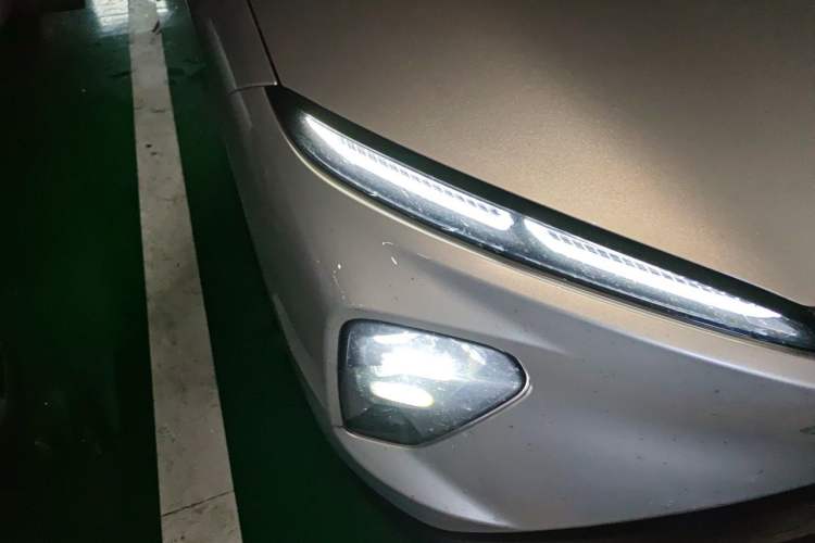 Used Nio EC7 2024 75 kWh Right Front Headlight