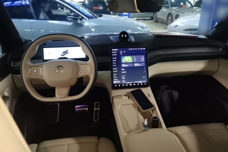 Used Nio EC7 2024 75 kWh Center Console