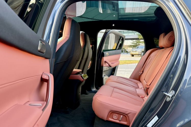 Used Nio EC7 2024 75 kWh Interior 10