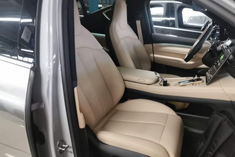 Used Nio EC7 2024 75 kWh Right Front Seat