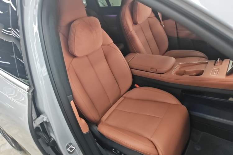Used Nio EC7 2024 75 kWh Right Front Seat