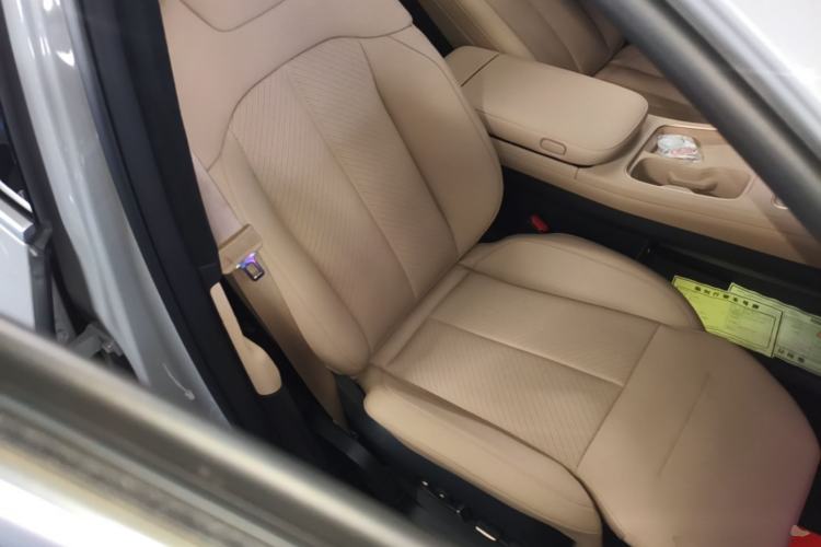 Used Nio EC7 2024 75 kWh Right Front Seat