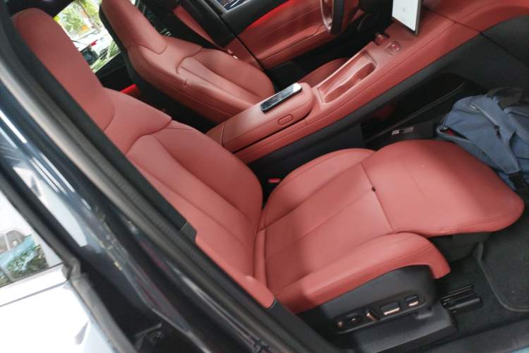 Used Nio EC7 2024 75 kWh Right Front Seat