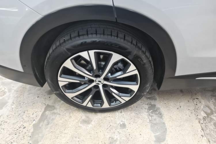 Used Nio EC7 2024 75 kWh Right Rear Wheel Hub