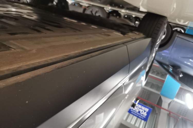Used Nio EC7 2024 75 kWh Right Side Sill