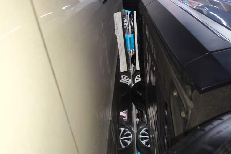 Used Nio EC7 2024 75 kWh Right Side Sill