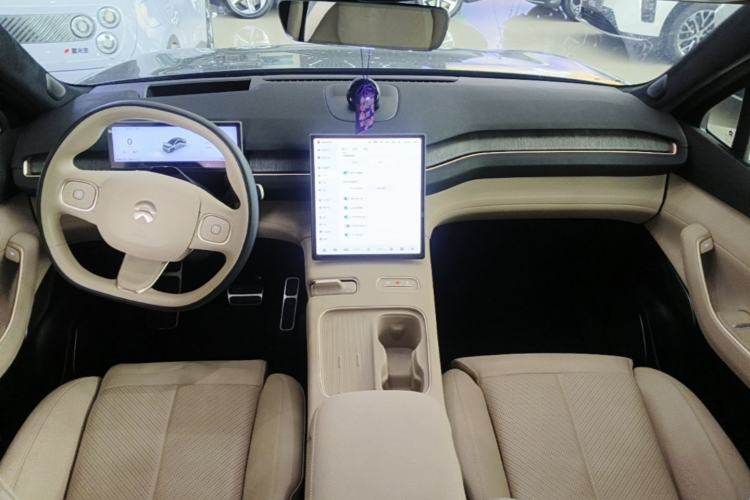 Used Nio EC7 2024 75 kWh Center Console