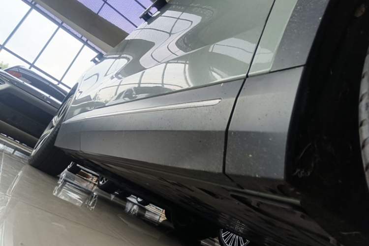 Used Nio EC7 2024 75 kWh Right Side Sill