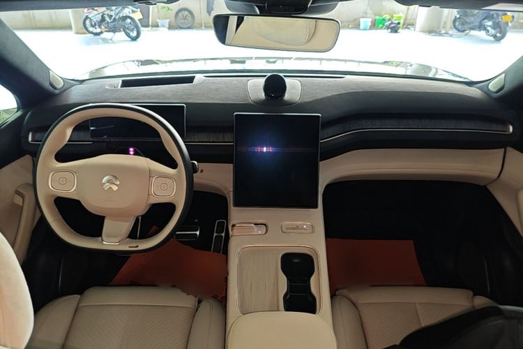 Used Nio EC7 2024 75 kWh Center Console