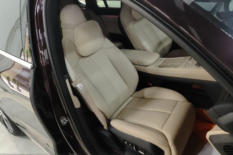 Used Nio EC7 2024 75 kWh Right Front Seat