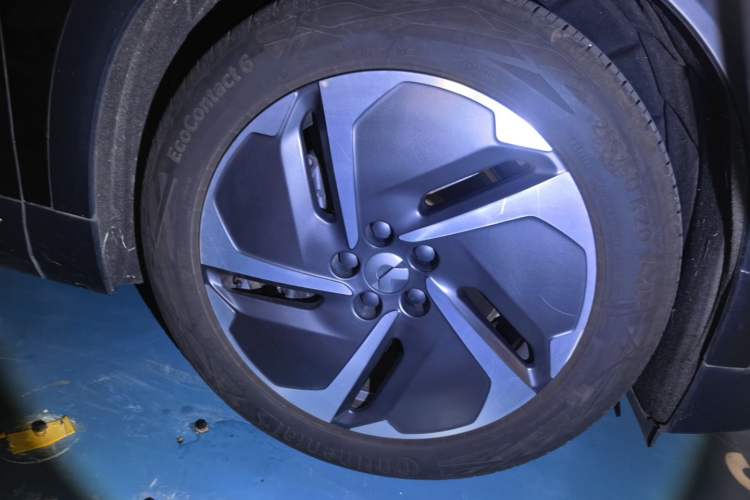 Used Nio EC7 2024 75 kWh Right Front Wheel Hub