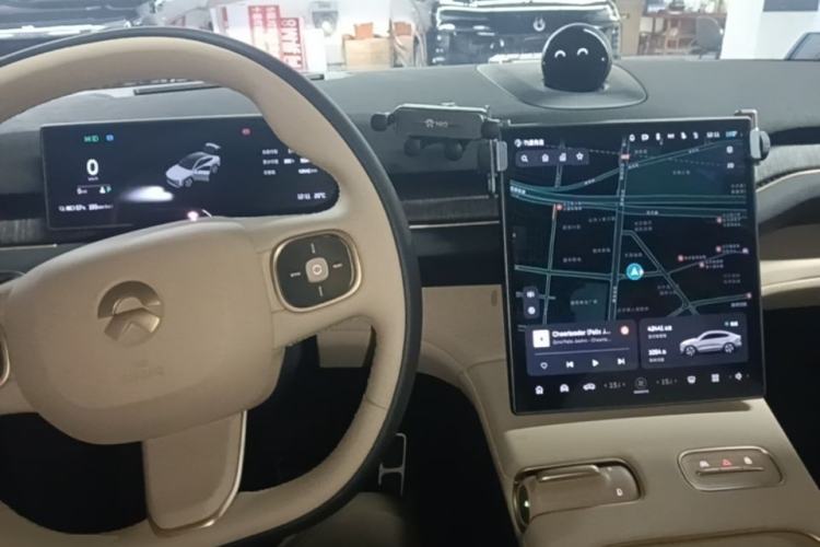 Used Nio EC7 2024 75 kWh Center Console