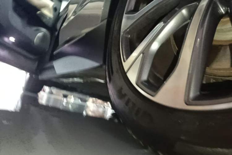 Used Nio EC7 2024 75 kWh Left Side Sill