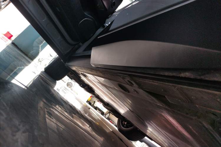 Used Nio EC7 2024 75 kWh Left Side Sill