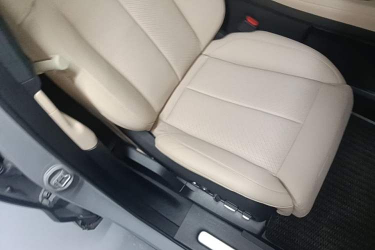 Used Nio EC7 2024 75 kWh Right Front Seat