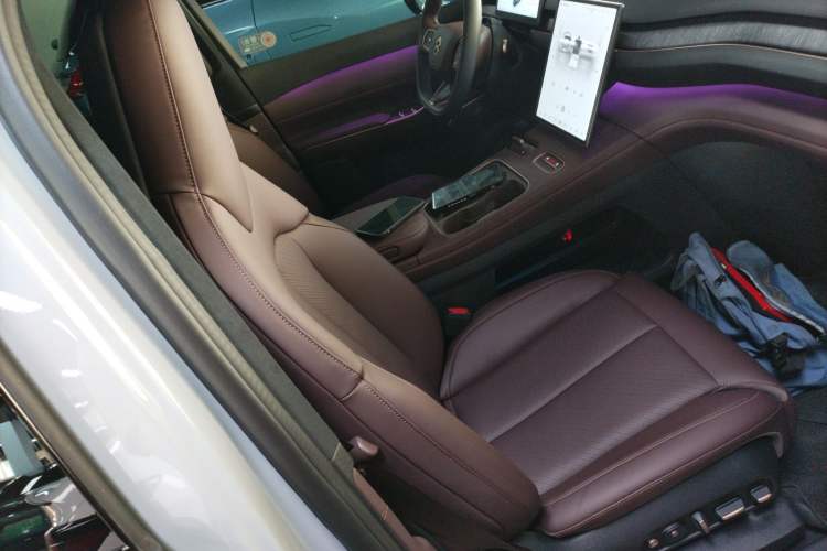 Used Nio EC7 2024 75 kWh Right Front Seat