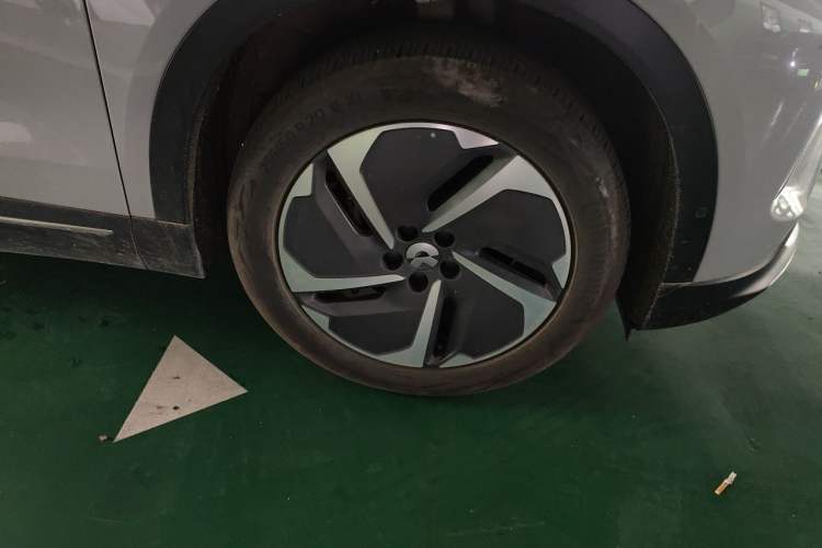 Used Nio EC7 2024 75 kWh Right Front Wheel Hub