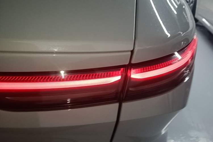 Used Nio EC7 2024 75 kWh Right Rear Taillight