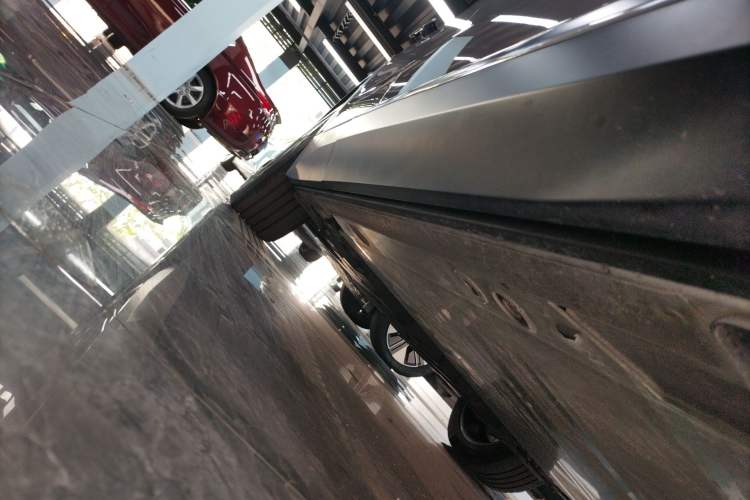 Used Nio EC7 2024 75 kWh Right Side Sill