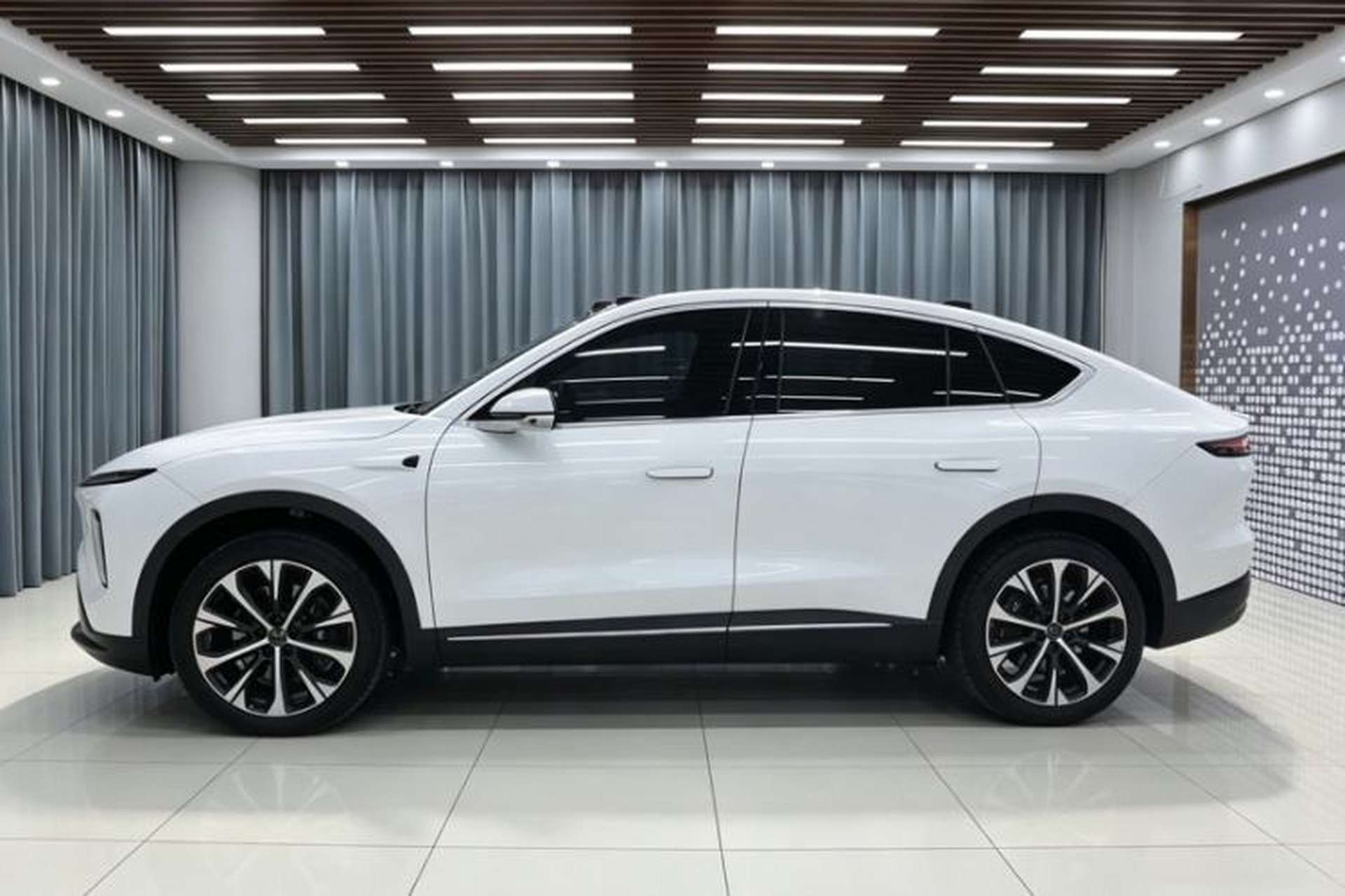 Used Nio EC7 2024 75 kWh Exterior 8