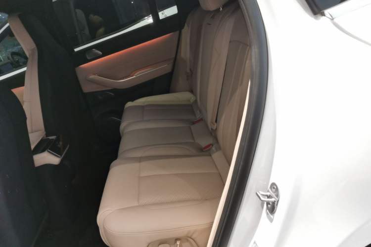Used Nio EC7 2024 75 kWh Left Rear Seat