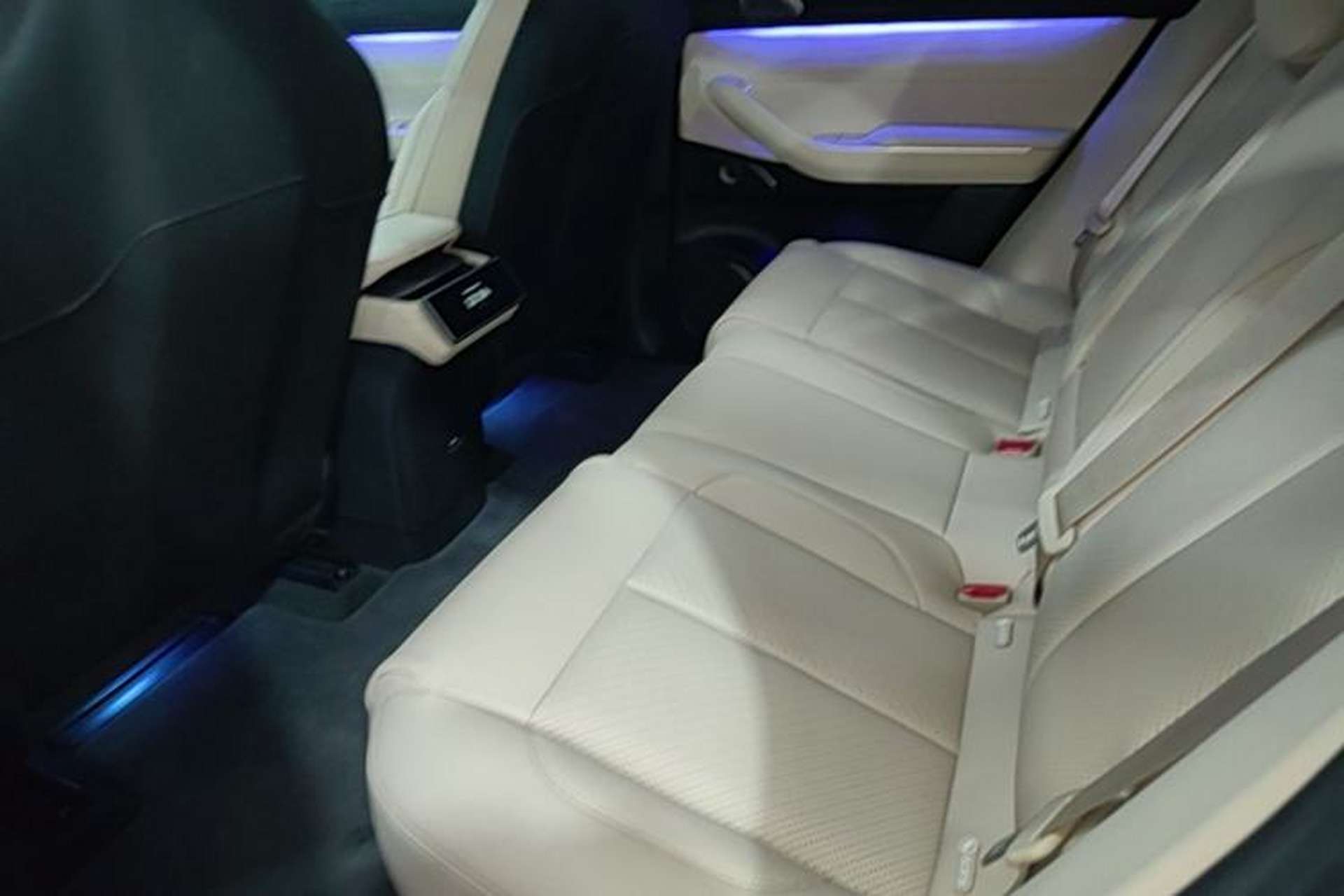 Used Nio EC7 2024 75 kWh Left Rear Seat