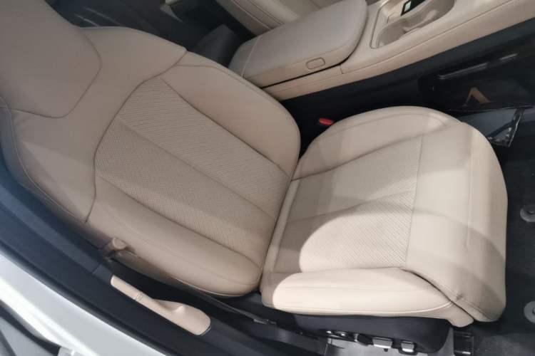 Used Nio EC7 2024 75 kWh Right Front Seat