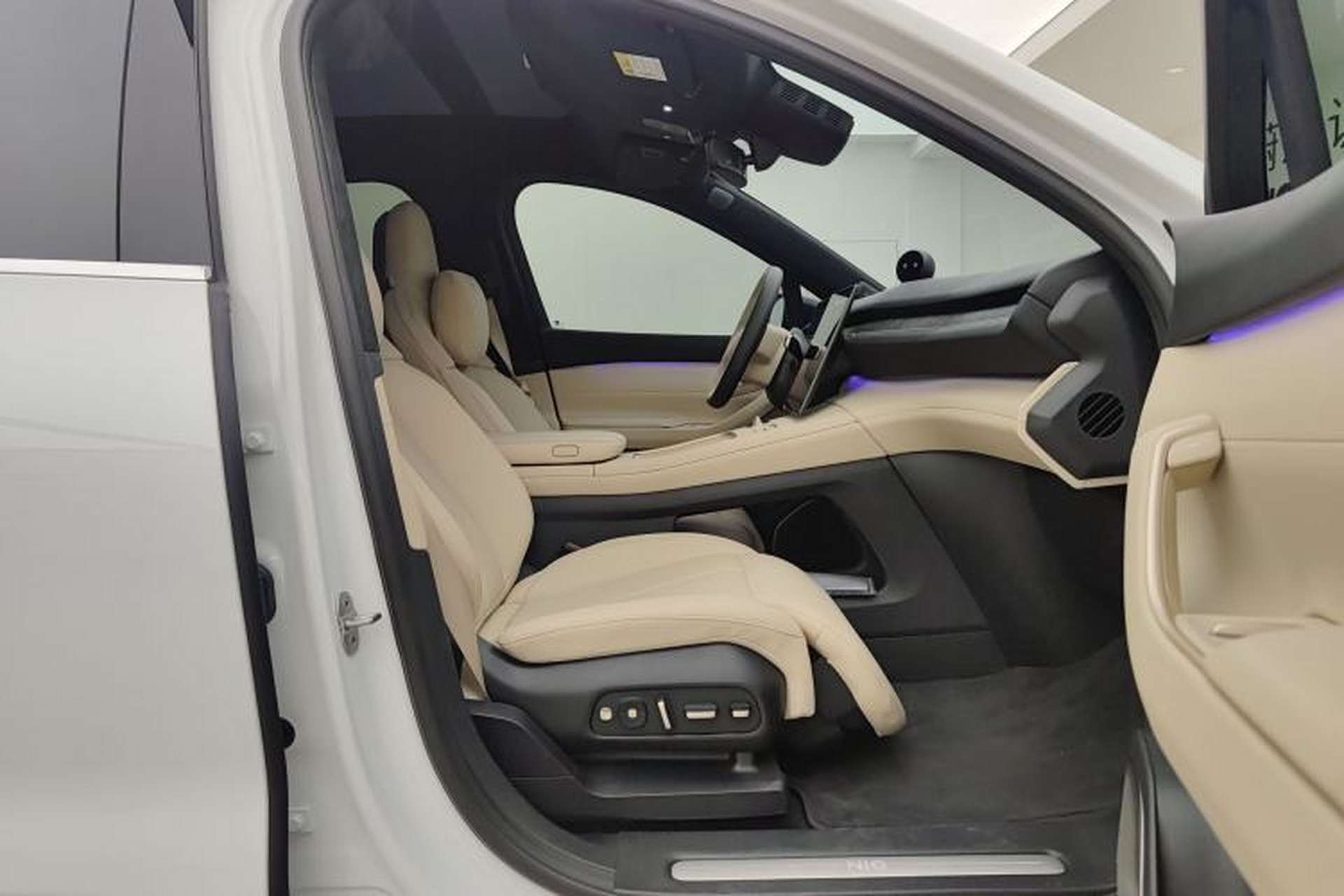 Used Nio EC7 2024 75 kWh Right Front Seat