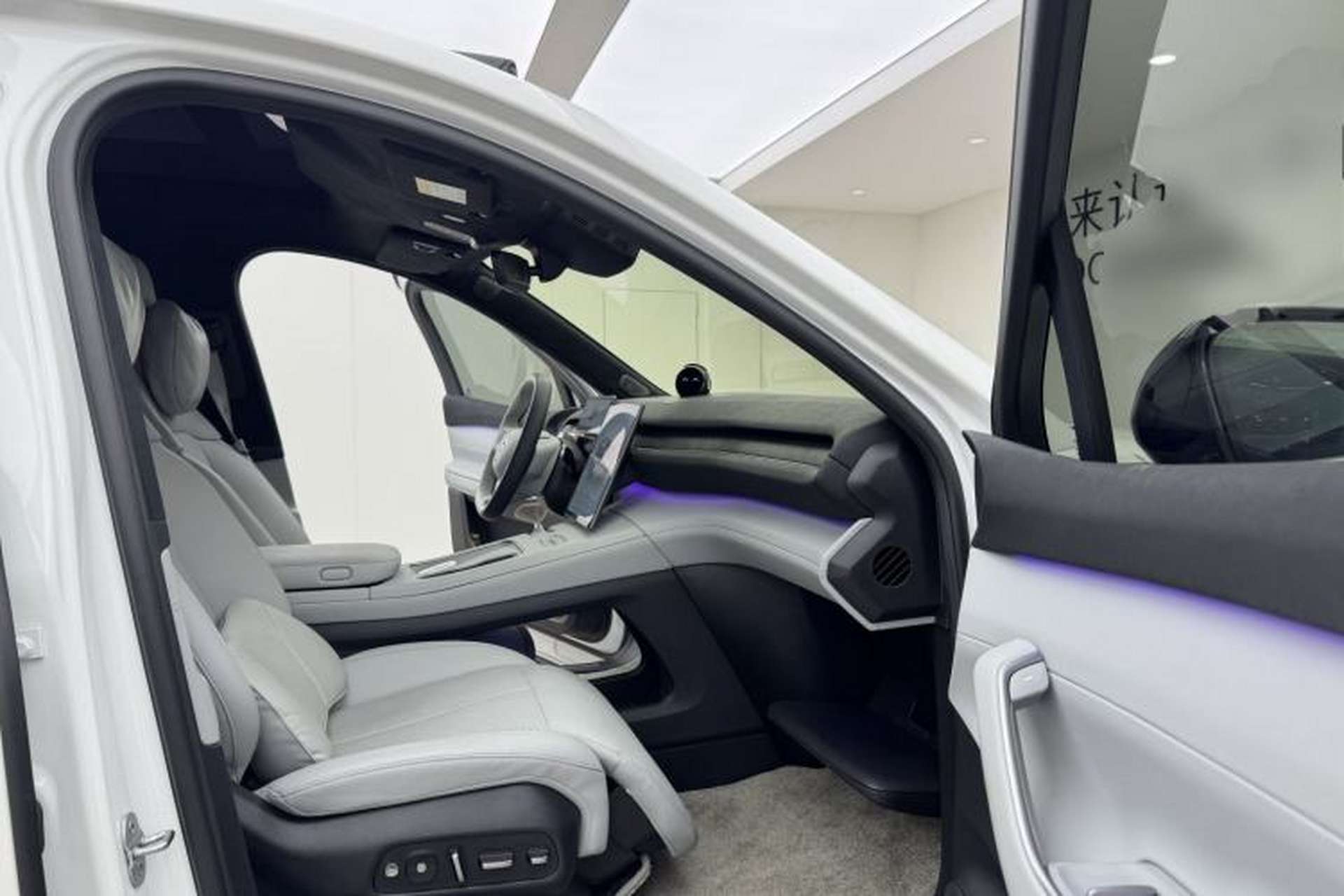 Used Nio EC7 2024 75 kWh Right Front Seat