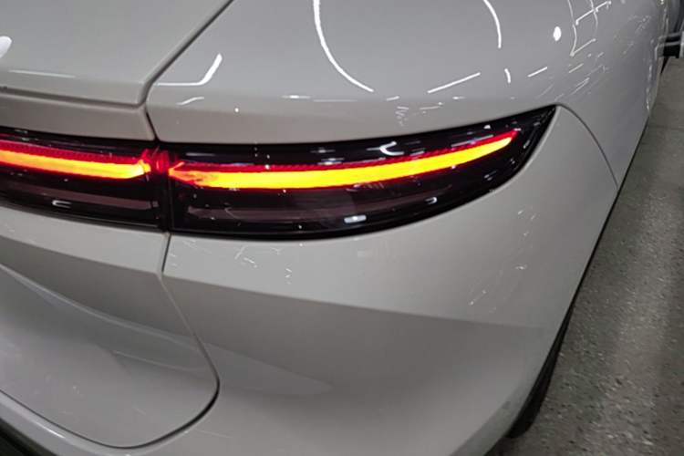 Used Nio EC7 2024 75 kWh Right Rear Taillight